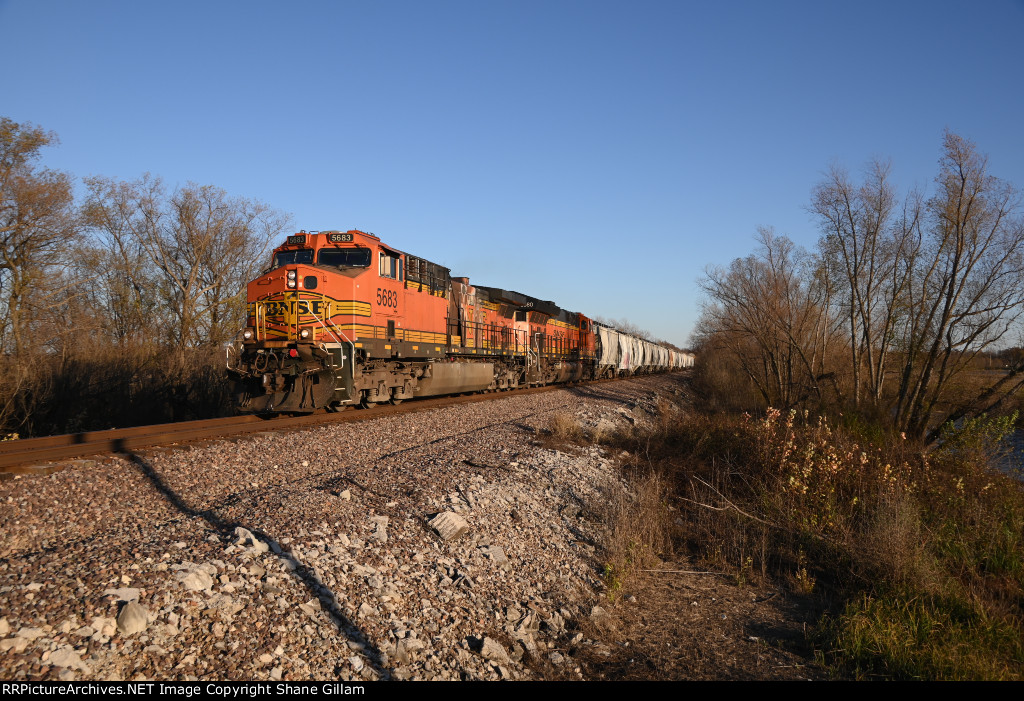 BNSF 5683